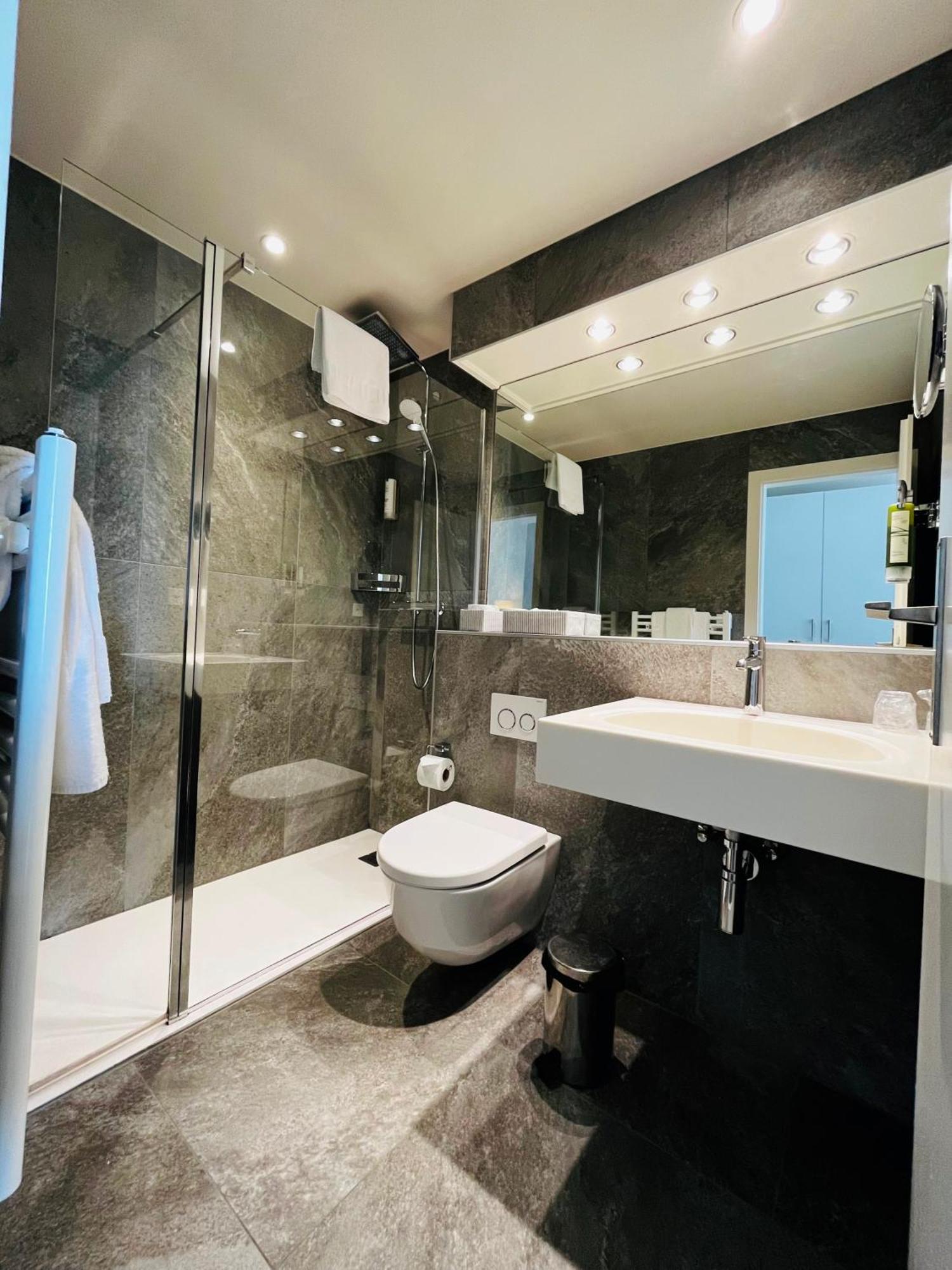 La Rouvenaz Otel Montrö Oda fotoğraf